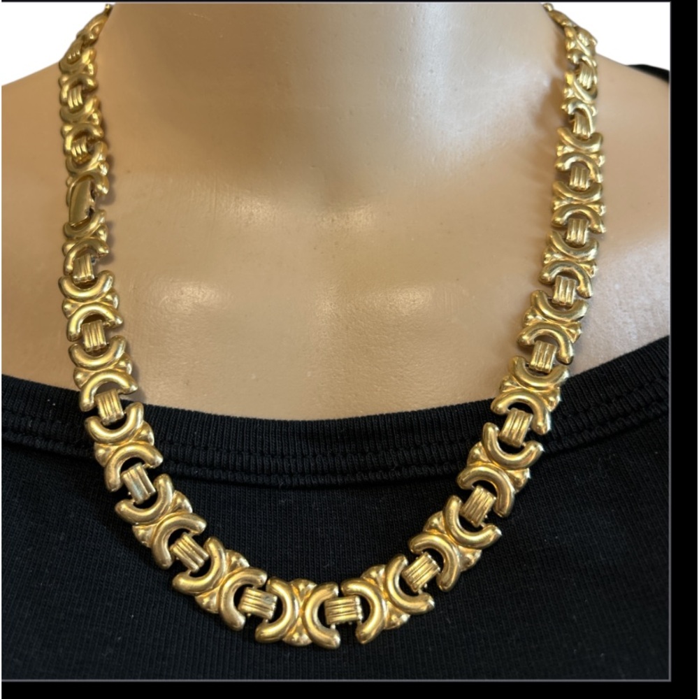 Vintage 80s Avon chunky link chain necklace gold tone Hugs and Kisses XOXO  18"